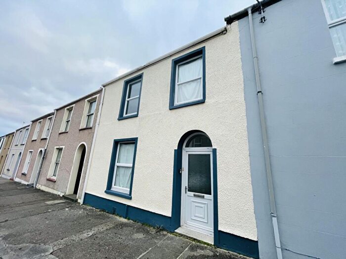 3 Bedroom House To Rent In Pembroke Dock, SA72