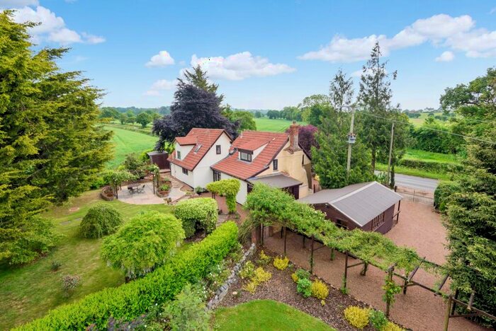 4 Bedroom Detached House For Sale In London Road, Whimple, EX5