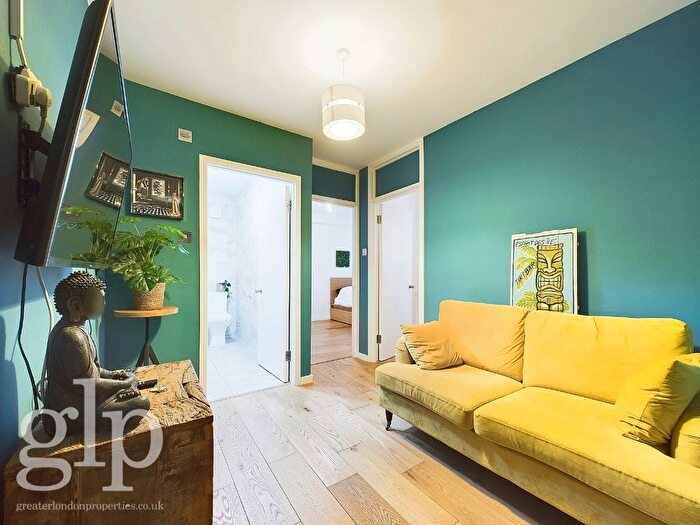 2 Bedroom Flat To Rent In Tavistock Place, Bloomsbury, WC1H