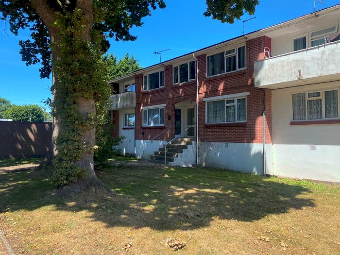 2 Bedroom Flat To Rent In Plantation Court, Canford Heath, BH17