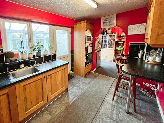 2 Bedroom Semi-Detached House For Sale In Warren Drive, Leicester, Leicestershire, LE4