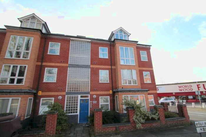 4 Bedroom Flat To Rent In Castle Boulevard, Lenton, England, NG7