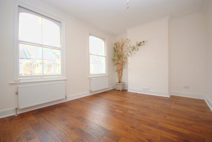 1 Bedroom Flat To Rent In Pennethorne Road Peckham, SE15
