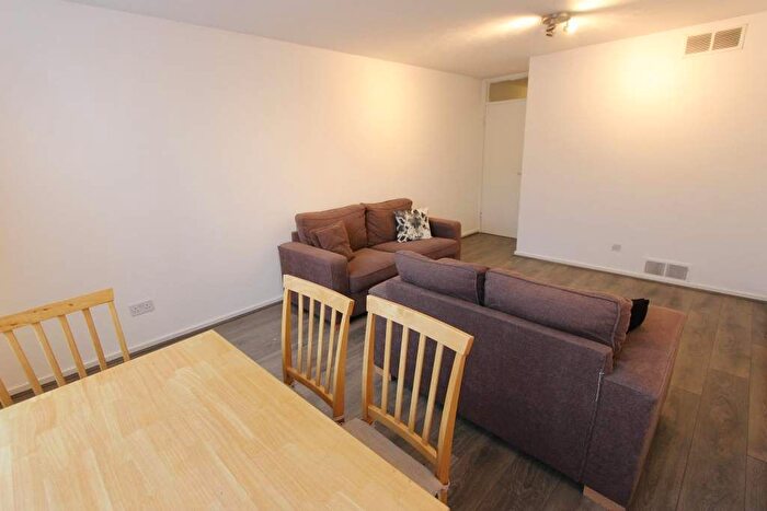 2 Bedroom Flat To Rent In Crescent Road, London, N22