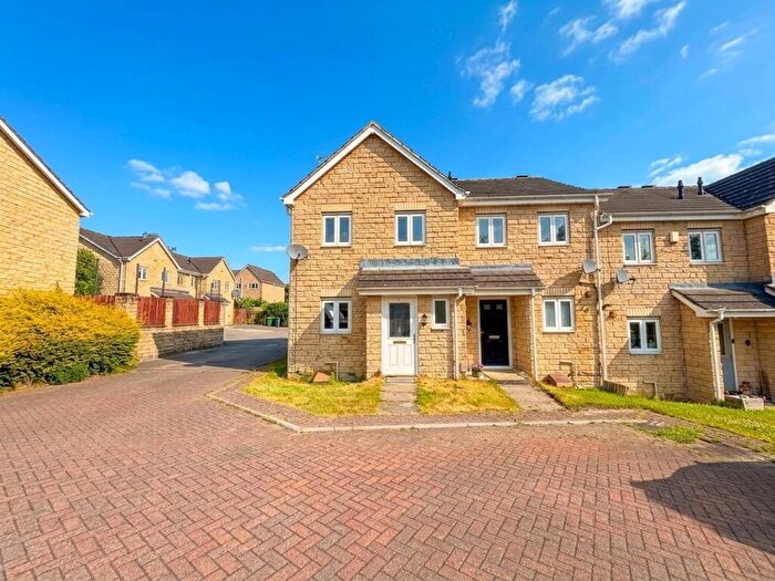 3 Bedroom Semi-Detached House To Rent In College Avenue, Huddersfield, HD3