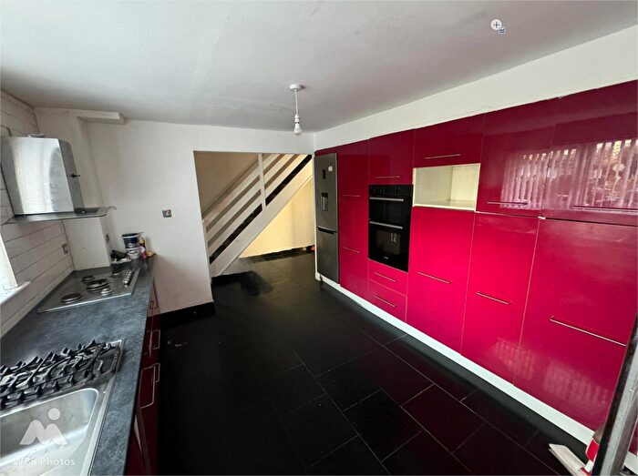 3 Bedroom Semi Detached House To Rent In Thor Grove, Salford, M5