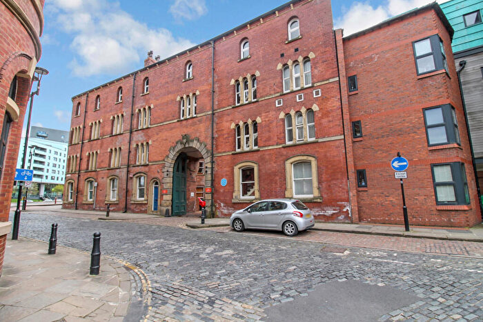 1 Bedroom Flat To Rent In The Chandlers, Leeds, West Yorkshire, LS2