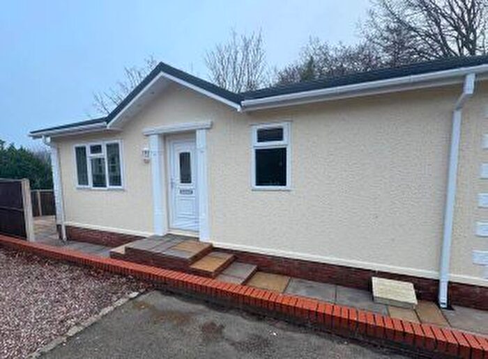 2 Bedroom Mobile/park Home For Sale In Tarvin Road, Alvanley, Frodsham, WA6