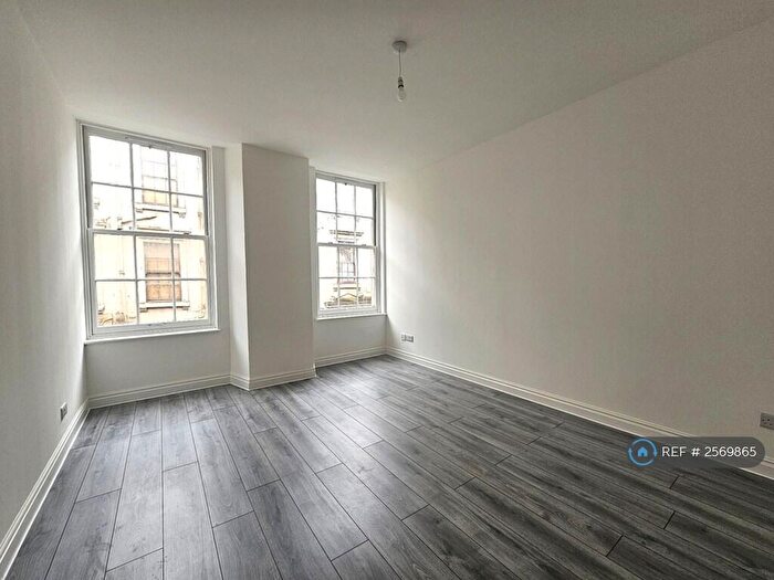 2 Bedroom Flat To Rent In Forbes Place, Paisley, PA1