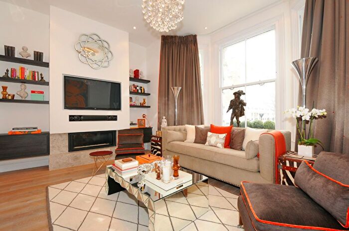 2 Bedroom Flat To Rent In Marloes Road, Kensington, London, W8