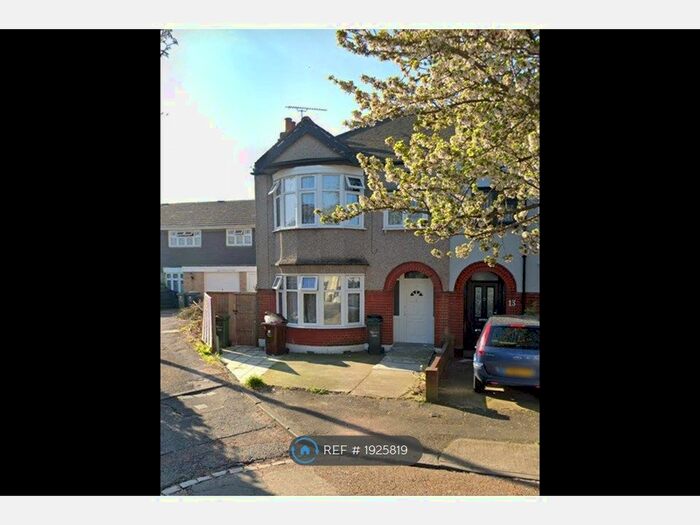 5 Bedroom Semi-Detached House To Rent In Felhurst Crescent, Dagenham, RM10