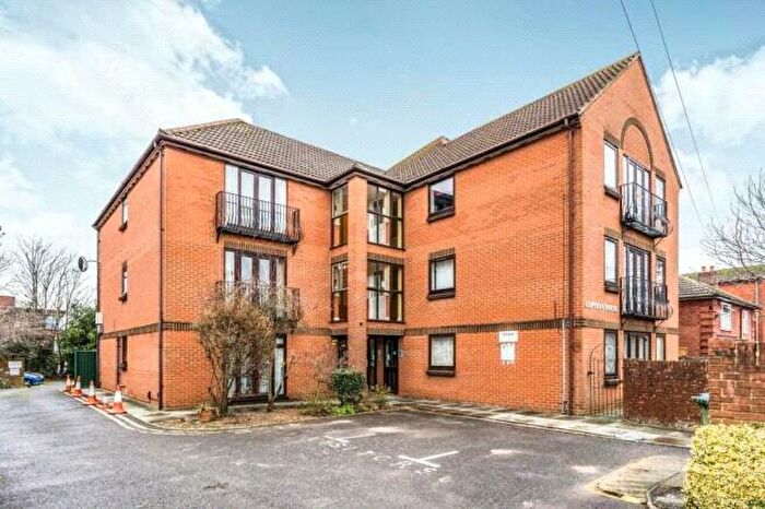 Studio For Sale In Waterloo Road, Southampton, Hampshire, SO15
