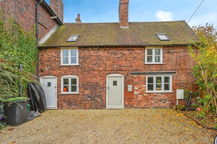 3 Bedroom Semi-Detached House For Sale In Coventry Road, Kingsbury, Tamworth, B78