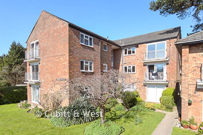 2 Bedroom Apartment For Sale In Newlands Crescent, East Grinstead, West Sussex, RH19