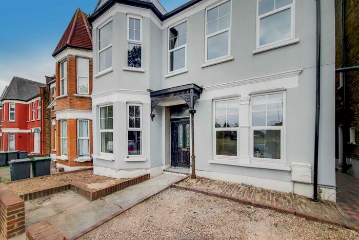 2 Bedroom Flat To Rent In Woodside Road, Wood Green, London, N22