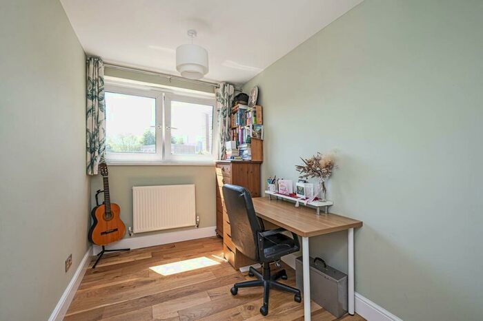 2 Bedroom Flat To Rent In Ravenscroft Street, , Shoreditch, London, E2