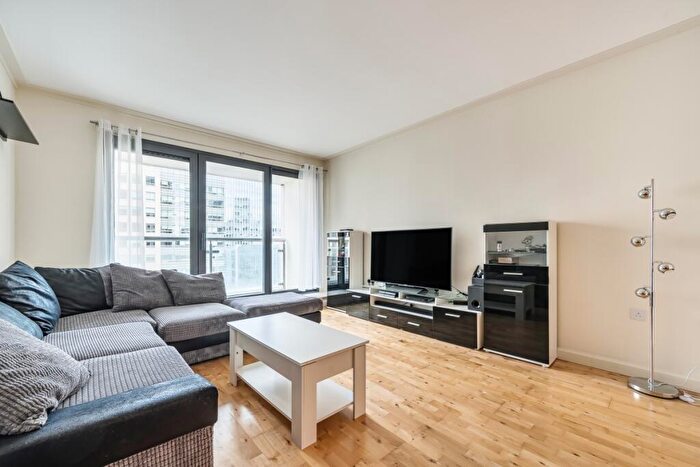 2 Bedroom Flat For Sale In South Quay Square London, E14