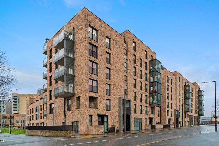 3 Bedroom Flat To Rent In Leyton Road, Stratford, E15