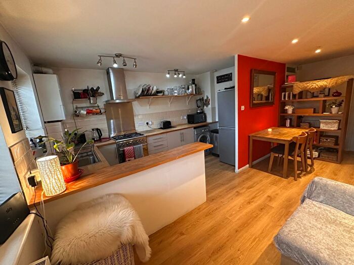 1 Bedroom Flat To Rent In Beardsley Way, Acton, W3