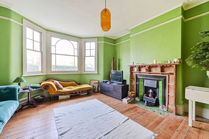 3 Bedroom Flat To Rent In Stanton Road, South Wimbledon, London, SW20