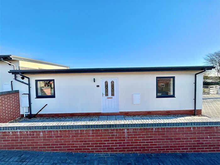 2 Bedroom Semi-Detached Bungalow To Rent In Bed Semi-Detached Cottage, Holly Close, Buckton, YO15