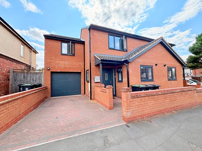 3 Bedroom House To Rent In Simpson Avenue, Higham Ferrers, Rushden, NN10