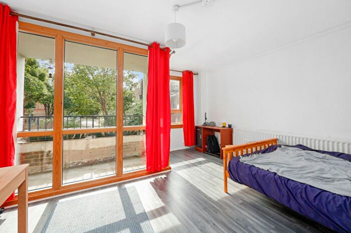 3 Bedroom Flat To Rent In Plender Street, Camden, NW1