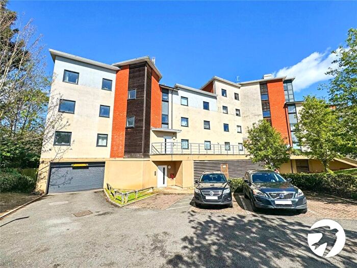 2 Bedroom Flat For Sale In Hughenden Reach, Tovil, Maidstone, Kent, ME15
