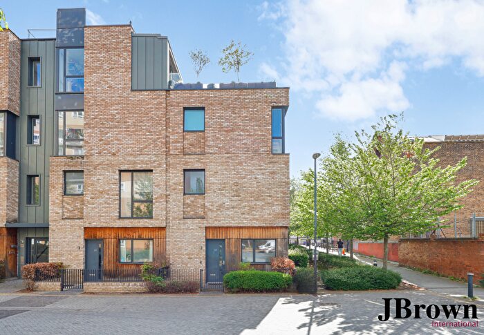 2 Bedroom Maisonette For Sale In Bristol Walk, Maida Vale, NW6