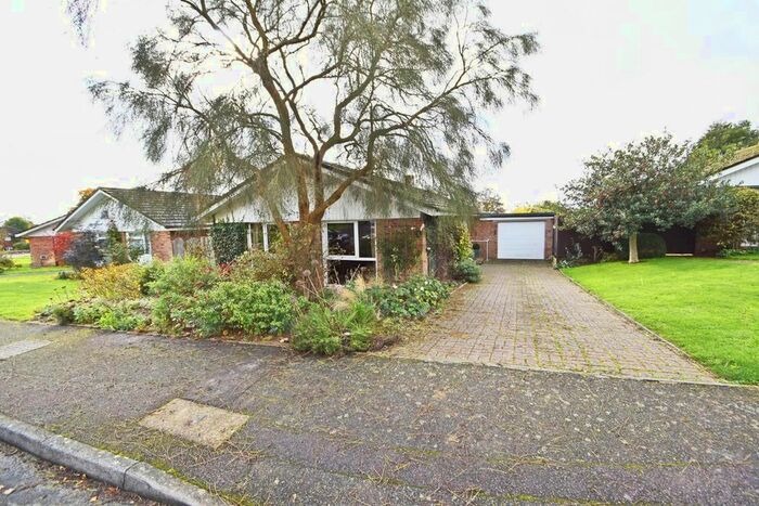 3 Bedroom Detached Bungalow For Sale In Stisted Way, Egerton, Ashford, TN27