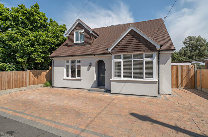 4 Bedroom Bungalow For Sale In Elmsleigh Road, Farnborough, Hampshire, GU14