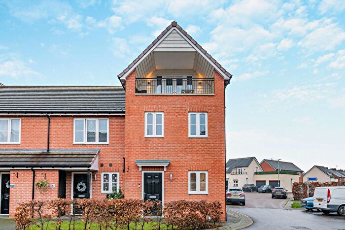 3 Bedroom End Terrace House For Sale In Riverside Way, Castleford, West Yorkshire, WF10