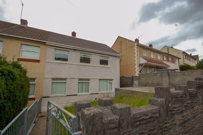 3 Bedroom Semi-Detached House To Rent In Brynawel, Neath, SA11