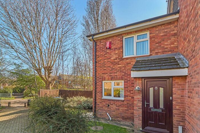 2 Bedroom House To Rent In Chamberlain Close, Thamesmead, SE28