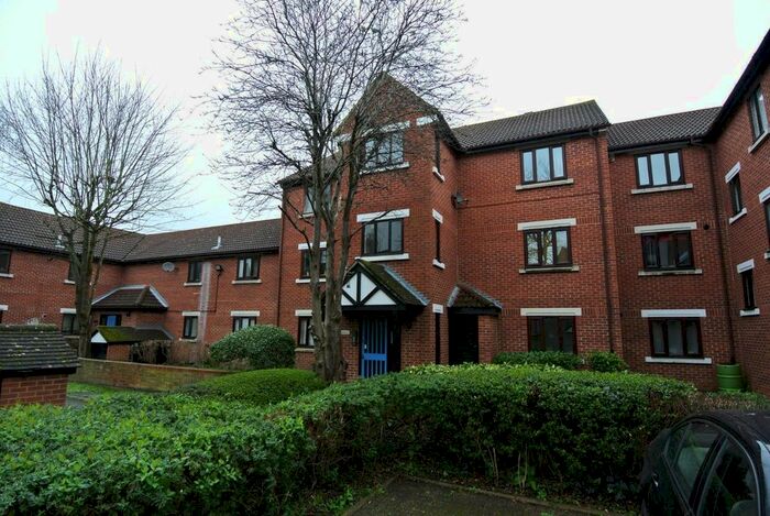 1 Bedroom Flat To Rent In Tawny Close, Feltham, TW13