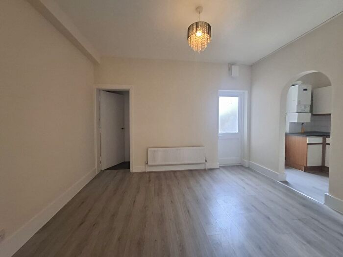 2 Bedroom Flat To Rent In Scotland Green Rd, Enfield, EN3