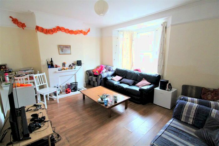 6 Bedroom Terraced House To Rent In Queens Park Road, BN2