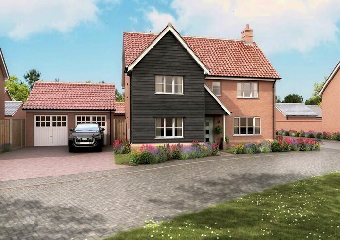 4 Bedroom Detached House For Sale In Norwich Road, Yaxham, Dereham, NR19