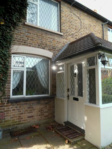 2 Bedroom Cottage To Rent In Uk Cottages, Dawley Road, Hayes, UB3