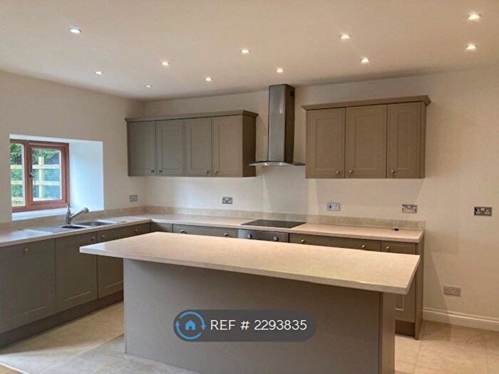 4 Bedroom Semi-Detached House To Rent In Ingham Lane, Halifax, HX2