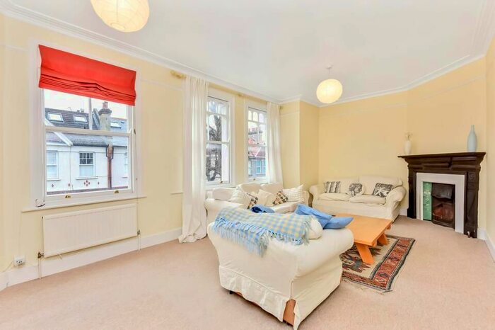 3 Bedroom Flat To Rent In Salterford Road, London, SW17
