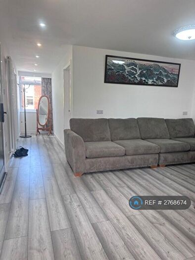 2 Bedroom Flat To Rent In Harefields, Oxford, OX2