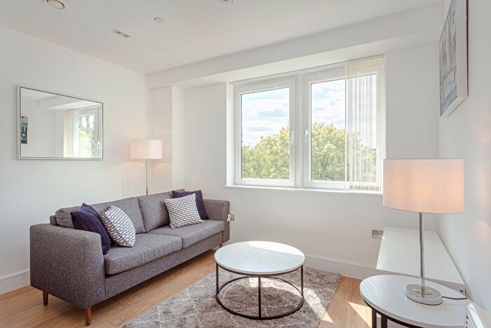 1 Bedroom Flat To Rent In Pinnacle House, Home Park Mill Link, Kings Langley, Hertfordshire, WD4