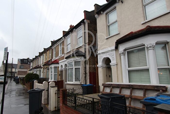 2 Bedroom Flat To Rent In Crowther Road, London, SE25