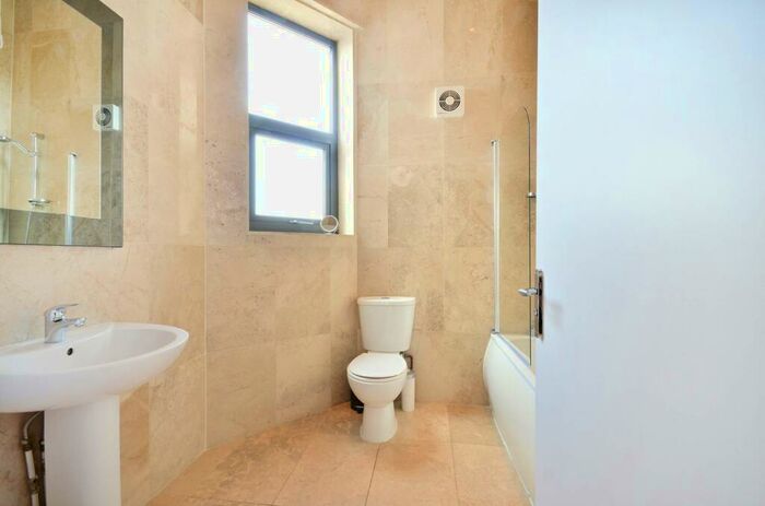 1 Bedroom Flat To Rent In Brady Street, , Bethnal Green, London, E1