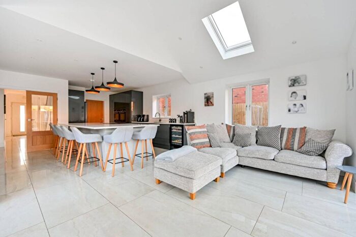 5 Bedroom Detached House For Sale In Barley Mead, Maidenhead, SL6