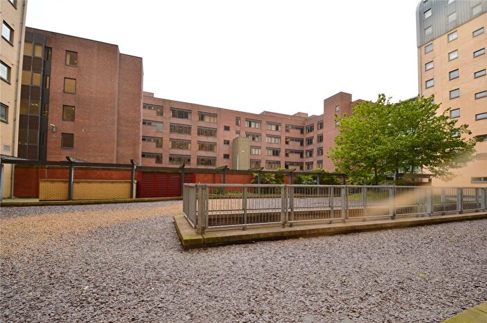 2 Bedroom Flat To Rent In Argyle Street, Glasgow, G2