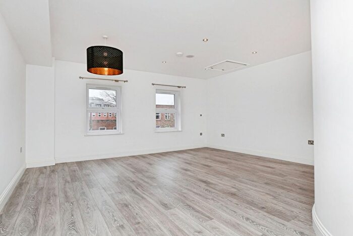 1 Bedroom Flat For Sale In High Street, Brentwood, Essex, CM14