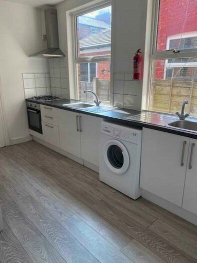 6 Bedroom Terraced House To Rent In Cawdor Road, Fallowfield, M14
