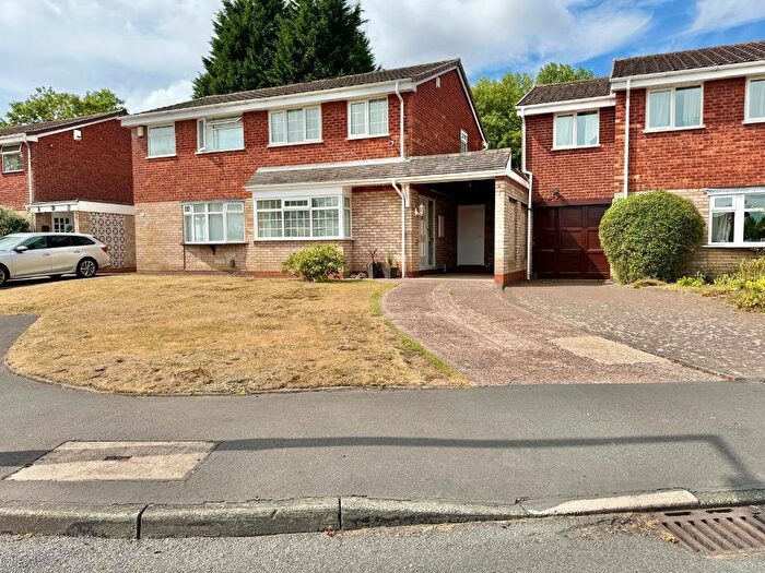 3 Bedroom Semi-Detached House For Sale In Burghley Drive, West Bromwich, West Midlands, B71